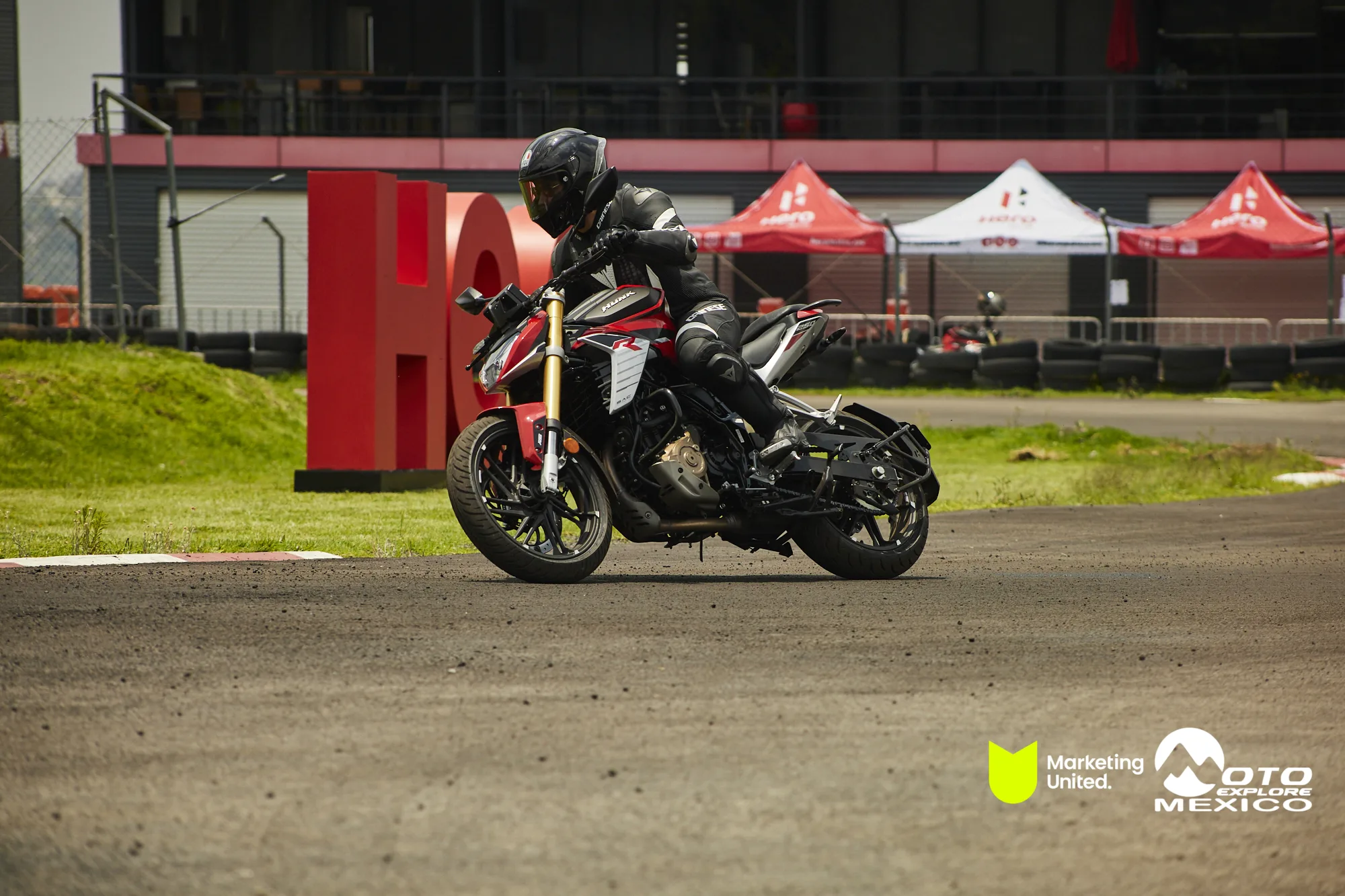 HUNK TRACKDAY 146